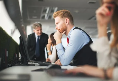 Building Authority in the Software Industry: Strategies for Tech Leaders